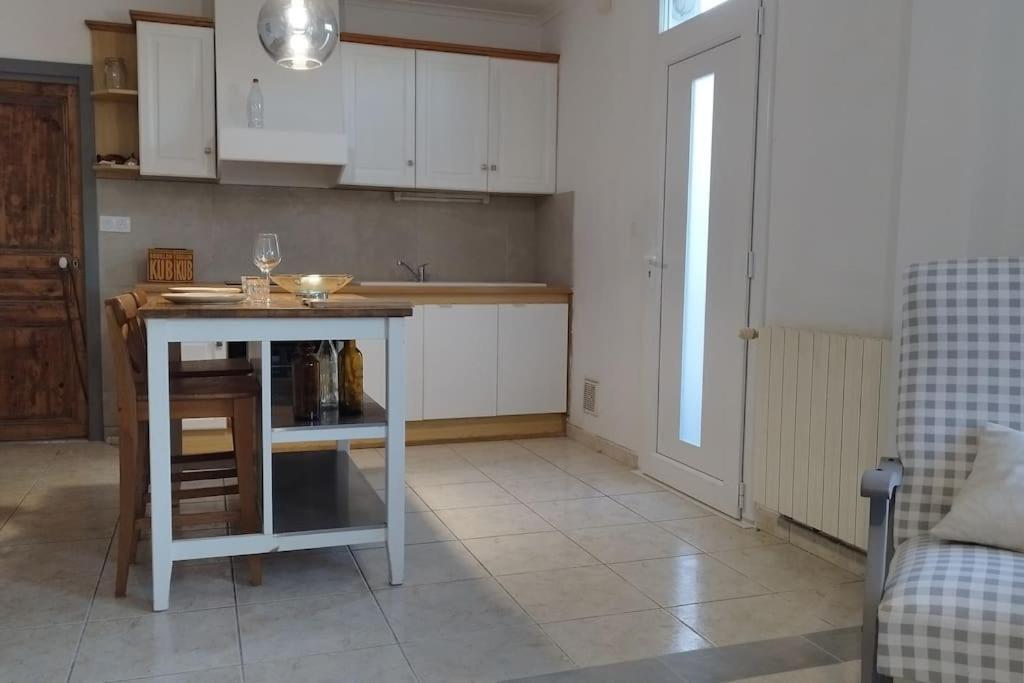 Charmante Maison T2 De Plein Pied Avec Exterieur Calme Aux Arenes Villa Beziers Exterior photo